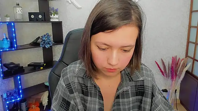 Lina Brownie online show from 3, 2, 2025