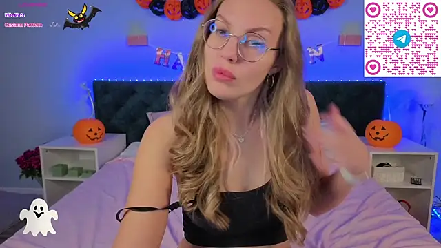 Kelly Hardy online show from 31, 10, 2025