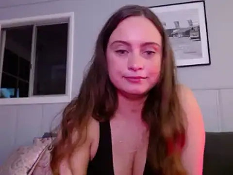 Sophie Raegan online show from 6, 3, 2025