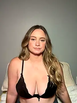 Sophie Raegan online show from 15, 10, 2025