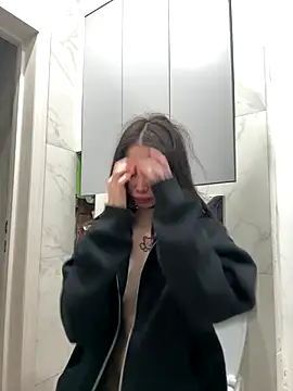 Snapshot of Yunasi chatting on 8, 12, 2024 Yunasi online show from 8, 12, 2024