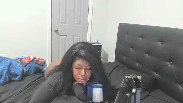 demi xoxo online show from 2, 2, 2026