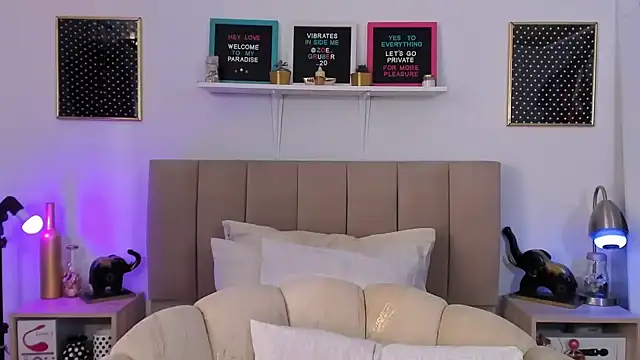 Zoe Gruber online show from 23, 9, 2025