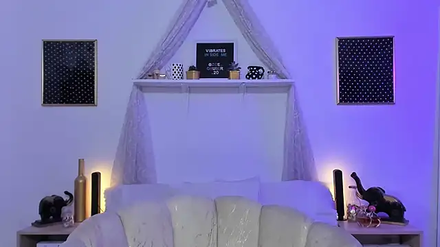 Zoe Gruber online show from 4, 10, 2025