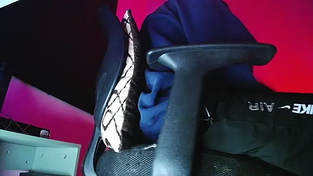 zacwatson  online show from 28, 11, 2025