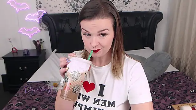 Snapshot of DaisieMaeXO chatting on 18, 12, 2025 DaisieMaeXO online show from 18, 12, 2025