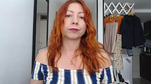 Snapshot of malusexy33 chatting on 12, 3, 2025 malusexy33 online show from 12, 3, 2025