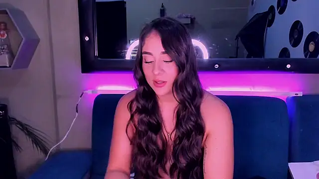 Snapshot of Sussy_Bell01 chatting on 12, 12, 2024 Sussy Bell01 online show from 12, 12, 2024