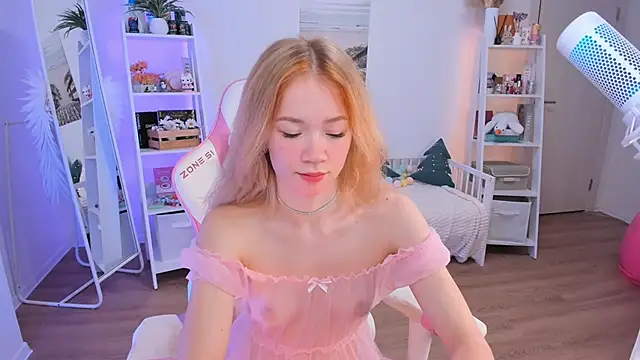 Snapshot of Lily_Young chatting on 15, 12, 2024 Lily Young online show from 15, 12, 2024