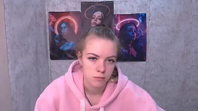 Snapshot of AliceFlirtt_ chatting on 7, 11, 2025 AliceFlirtt online show from 7, 11, 2025