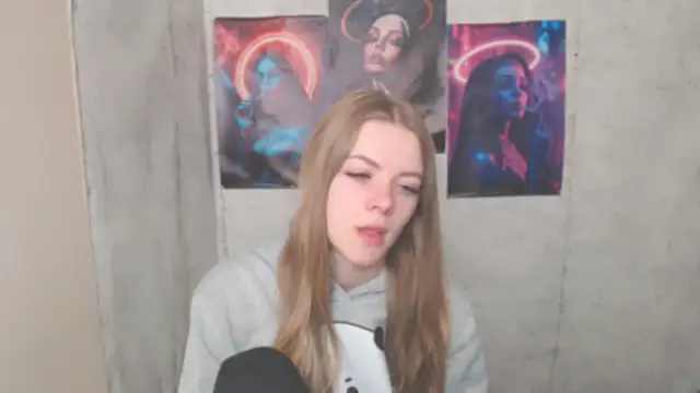 Snapshot of AliceFlirtt_ chatting on 24, 11, 2025 AliceFlirtt online show from 24, 11, 2025