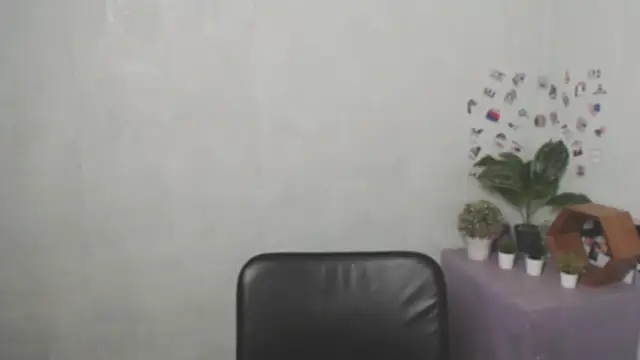 Snapshot of AliceFlirtt_ chatting on 15, 12, 2025 AliceFlirtt online show from 15, 12, 2025