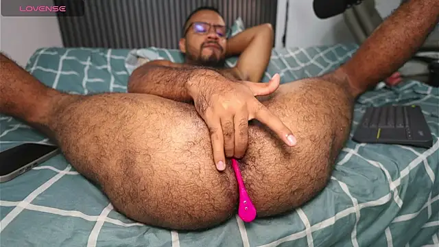 Little Bear00 online show from 15, 4, 2026