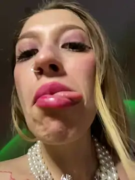 Dooubletroublee online show from 21, 3, 2025