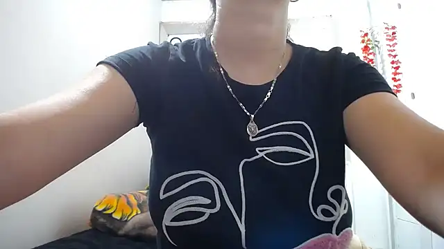 Luna girlhot  online show from 6, 4, 2026