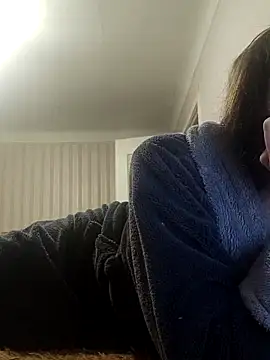 Snapshot of emeli_moon chatting on 17, 2, 2025 emeli moon online show from 17, 2, 2025