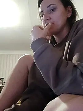 Snapshot of emeli_moon chatting on 2, 11, 2025 emeli moon online show from 2, 11, 2025