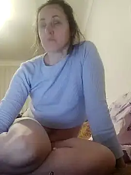 Snapshot of emeli_moon chatting on 14, 12, 2025 emeli moon online show from 14, 12, 2025