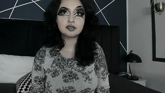 Adeelinee online show from 6, 3, 2025