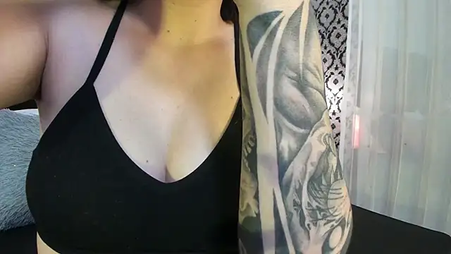 Adeelinee online show from 12, 11, 2025