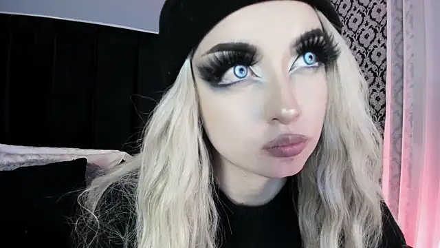 Adeelinee online show from 9, 4, 2026