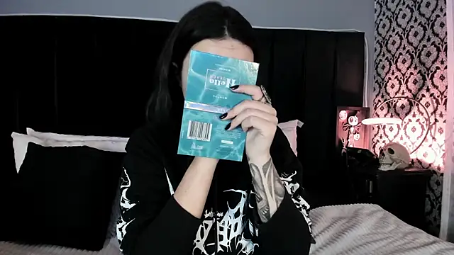 Adeelinee online show from 10, 4, 2026