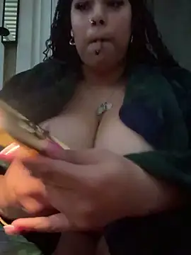 Snapshot of lovelymyah chatting on 4, 2, 2025 lovelymyah online show from 4, 2, 2025