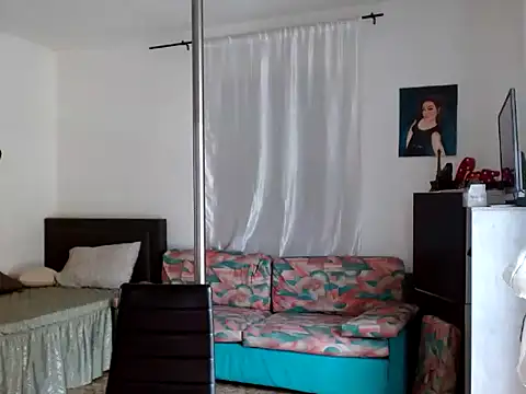 Snapshot of danasantoreal chatting on 5, 12, 2025 danasantoreal online show from 5, 12, 2025