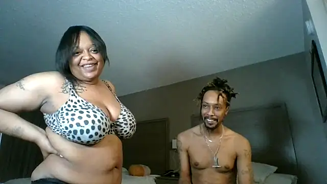 QueenNSlimmm3030 online show from 2, 3, 2025