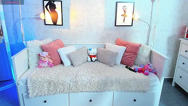 Snapshot of LindsayDeee chatting on 9, 9, 2025 LindsayDeee online show from 9, 9, 2025