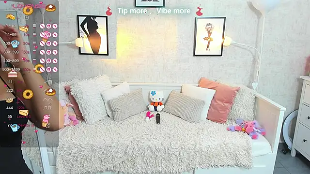 Snapshot of LindsayDeee chatting on 12, 9, 2025 LindsayDeee online show from 12, 9, 2025