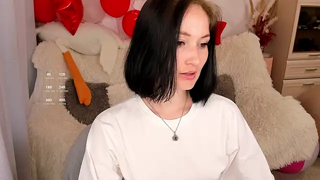 LisaMooore online show from 2, 7, 2026
