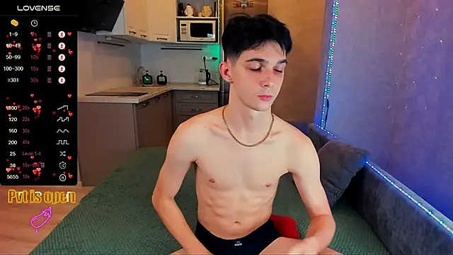 Aaron Boom online show from 31, 10, 2025