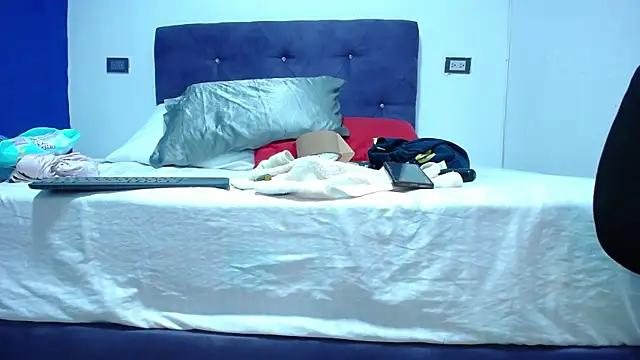 Squirter pussybomb online show from 7, 3, 2025