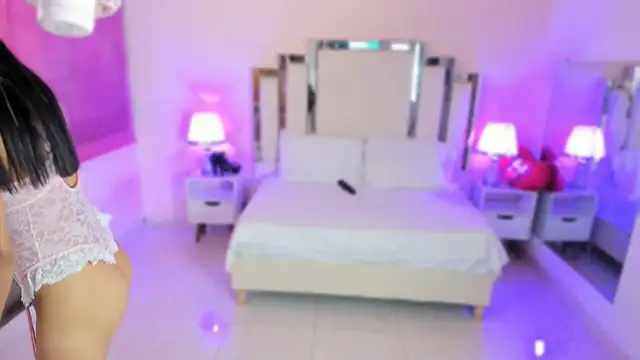 Snapshot of lauramartin1 chatting on 21, 9, 2025 lauramartin1 online show from 21, 9, 2025