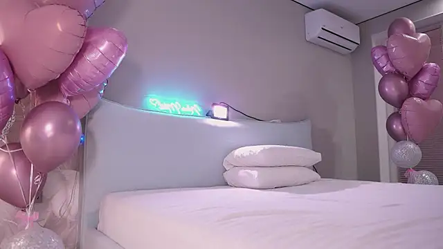 Snapshot of NinaMint chatting on 14, 12, 2025 NinaMint online show from 14, 12, 2025