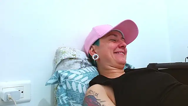 Snapshot of tomboyblue chatting on 6, 2, 2026 tomboyblue online show from 6, 2, 2026