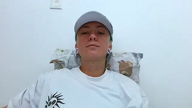 Snapshot of tomboyblue chatting on 10, 2, 2026 tomboyblue online show from 10, 2, 2026