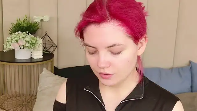 Lisa Adam online show from 4, 12, 2025