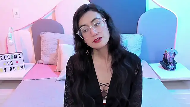 SophieGomez22 online show from 6, 3, 2025