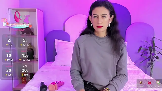 SophieGomez22 online show from 17, 12, 2025