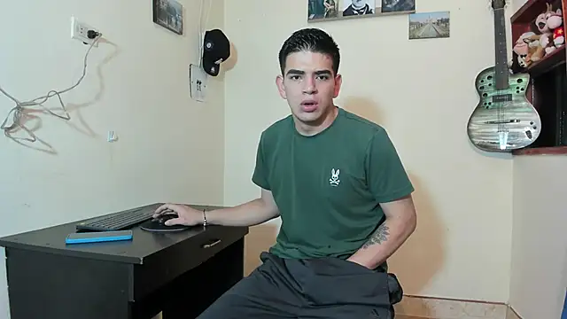 Snapshot of Ares_Johnson chatting on 12, 3, 2025 Ares Johnson online show from 12, 3, 2025