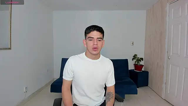 Snapshot of Ares_Johnson chatting on 11, 9, 2025 Ares Johnson online show from 11, 9, 2025