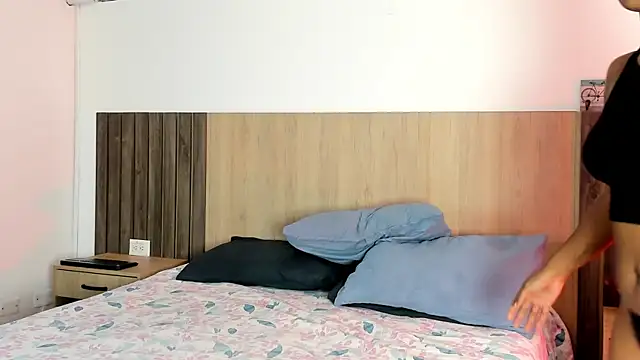 rebeca cortez  online show from 10, 11, 2025