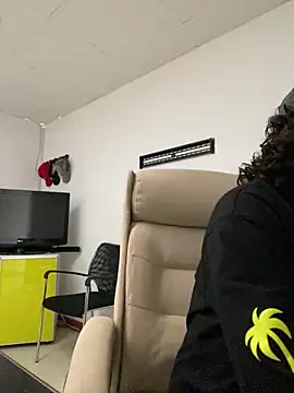 DanielGomez9 online show from 8, 4, 2026