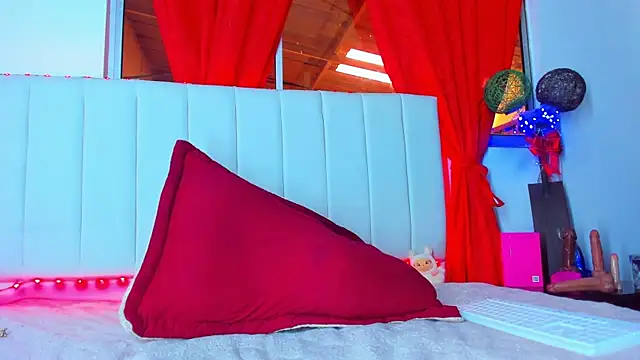 Snapshot of caro_lyne_ chatting on 26, 11, 2025 caro lyne online show from 26, 11, 2025