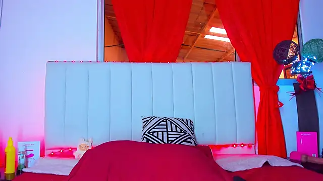 Snapshot of caro_lyne_ chatting on 28, 11, 2025 caro lyne online show from 28, 11, 2025