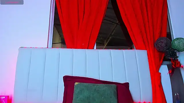 Snapshot of caro_lyne_ chatting on 16, 1, 2026 caro lyne online show from 16, 1, 2026