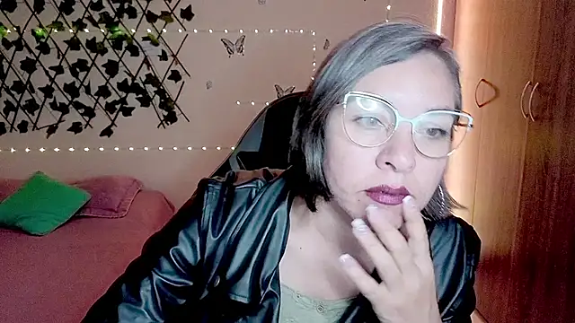 Lady breaks hearts online show from 27, 11, 2025