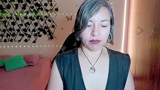 Lady breaks hearts online show from 1, 12, 2025